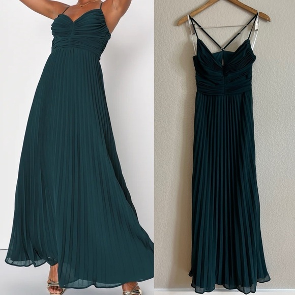 NWOT Feeling Marvelous Emerald Green Pleated Tie-Back Maxi Dress - Picture 1 of 8